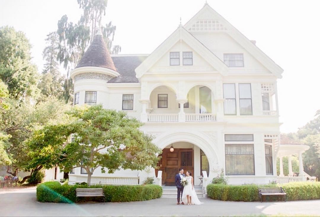 23592052_1735677593130999_116530051645337268_o - Showit wedding photograph in front of mansion