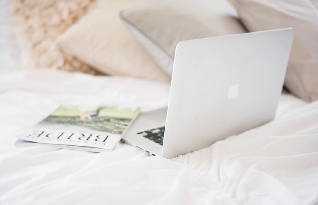 25790863_1777994178899340_2339003141223464969_o - Showit computer on bed with bride magazine