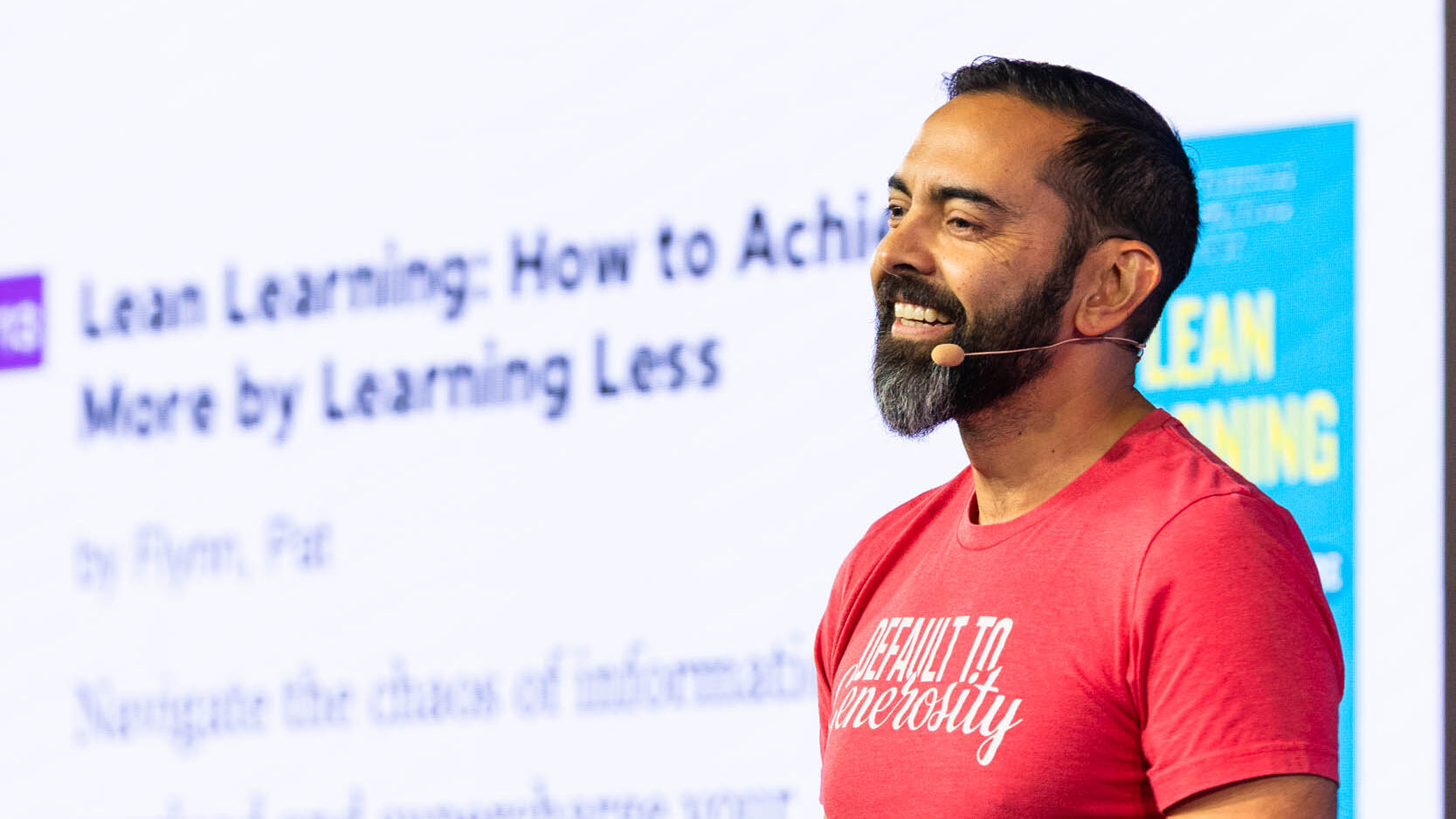 Pat Flynn speaking to small business owners.