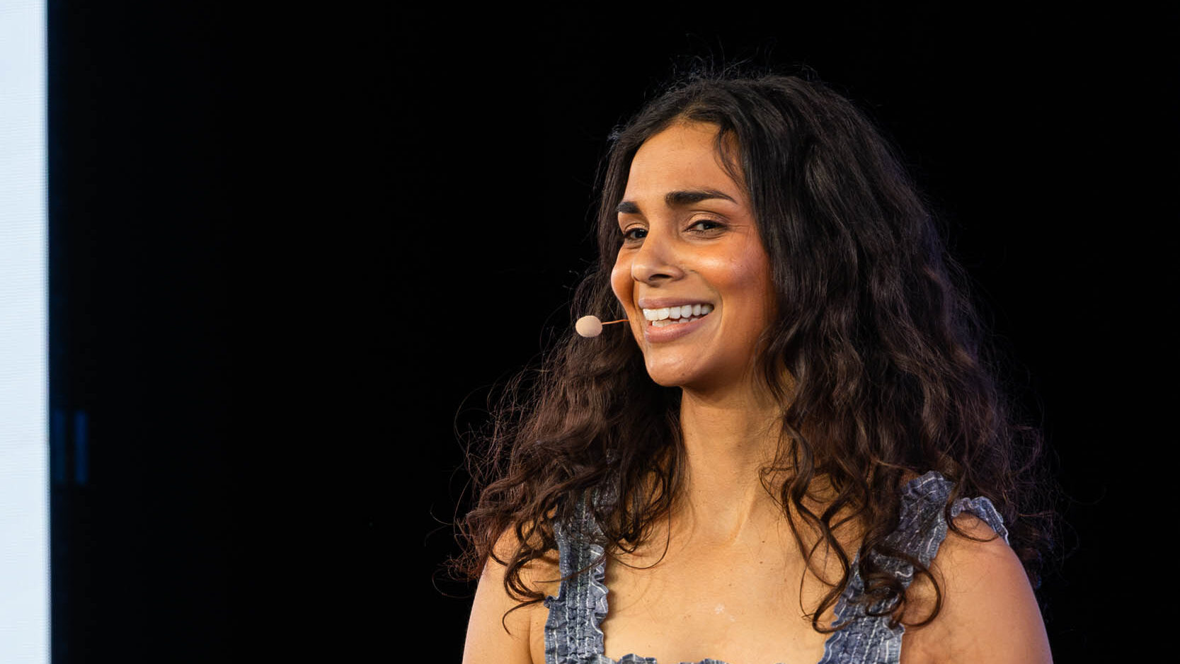 Nisha Vora speaking to small business owners.