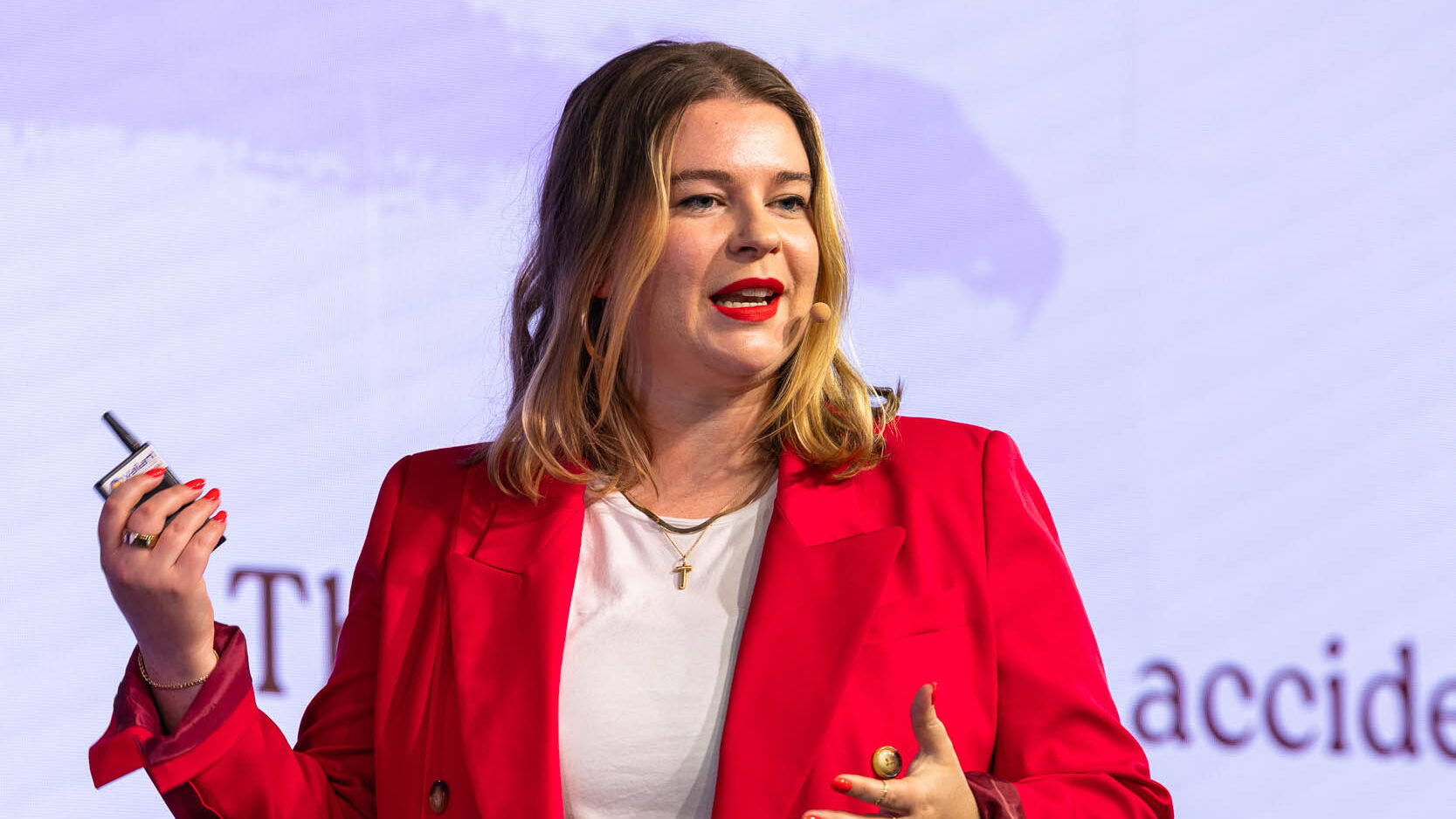 Tori Dunlap speaking to small business owners.