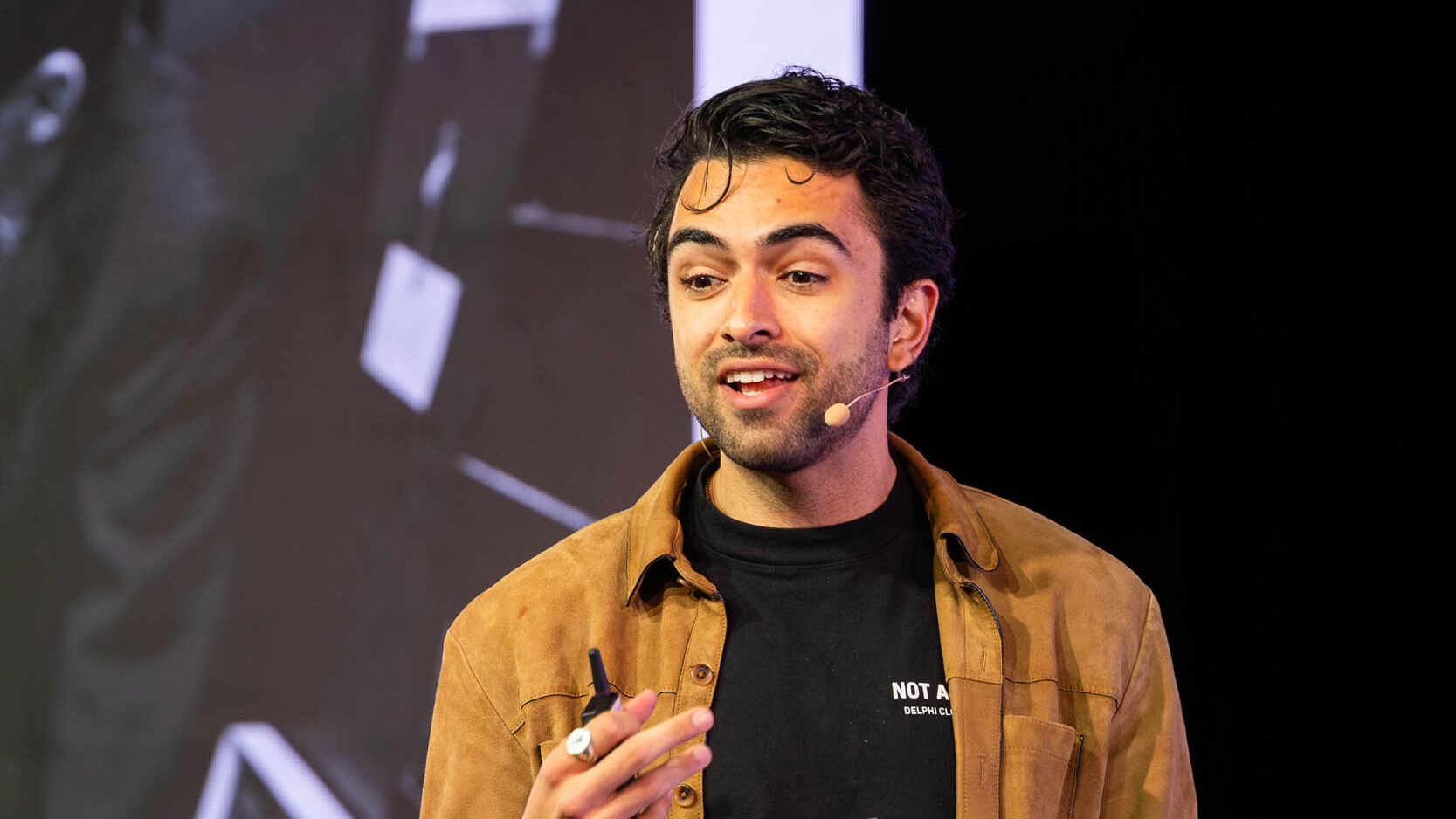 Dara Ladjevardian speaking to small business owners.